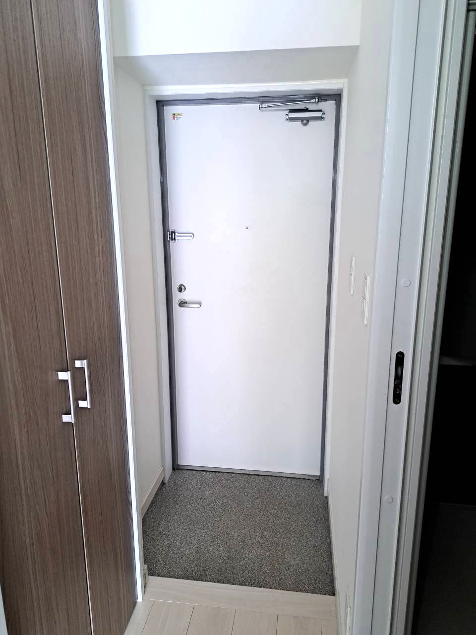 玄関中